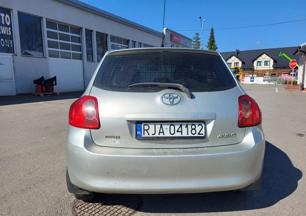 Toyota Auris cena 8200 przebieg: 426000, rok produkcji 2009 z Radymno małe 46